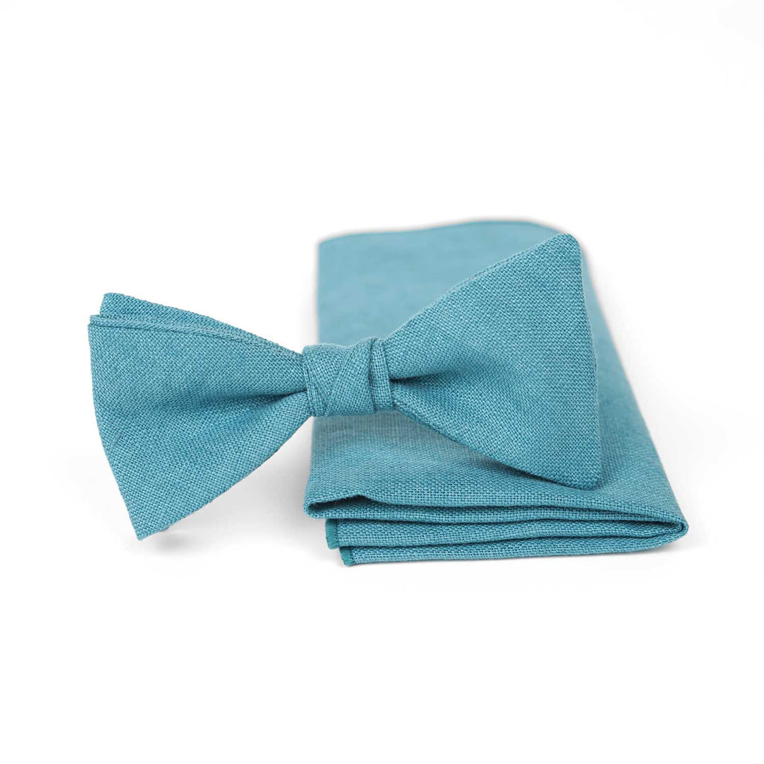 Set papillon preannodato e fazzoletto da taschino in lino azzurro pallido